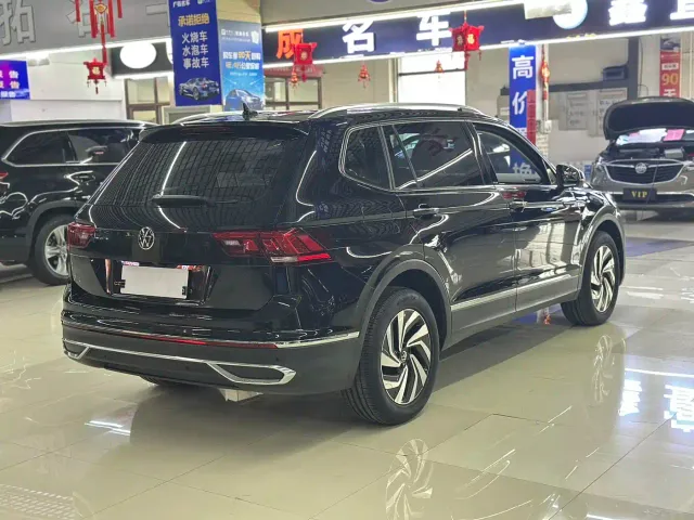 Volkswagen Tiguan L — Фото автомобиля 9