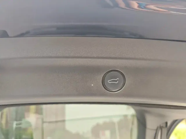 Tesla Model Y — Фото автомобиля 29