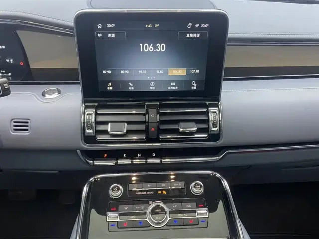 Lincoln Navigator — Фото автомобиля 21