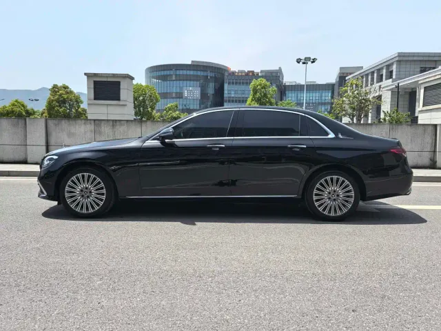 Mercedes-Benz E-Class — Фото автомобиля 2