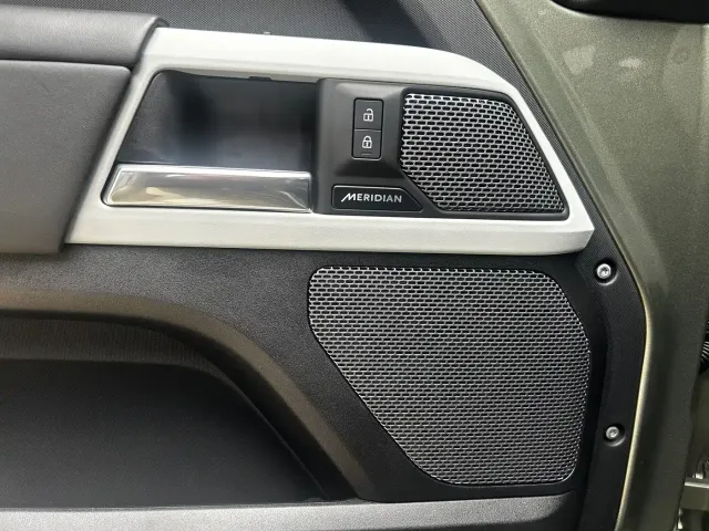 Land Rover Defender — Фото автомобиля 5