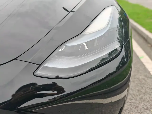 Tesla Model Y — Фото автомобиля 7