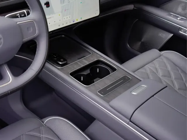 NIO NIO ES8 2025 Model 6-Seat Executive Luxury Edition — Фото автомобиля 12