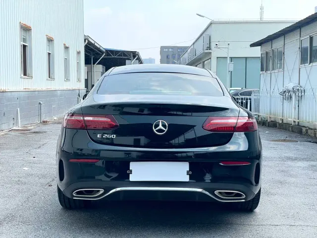 Mercedes-Benz E-Class — Фото автомобиля 8