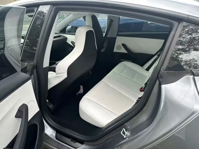 Tesla Model 3 — Фото автомобиля 5