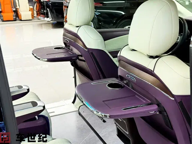 Toyota Sienna — Фото автомобиля 4