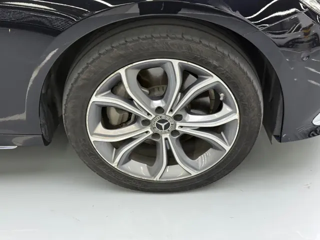Mercedes-Benz E-Class — Фото автомобиля 28