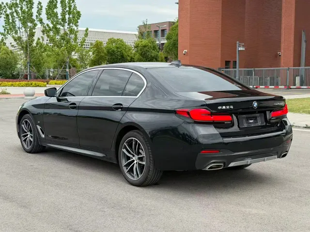 BMW 5 Series — Фото автомобиля 6