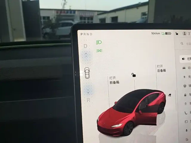 Tesla Model 3 — Фото автомобиля 13