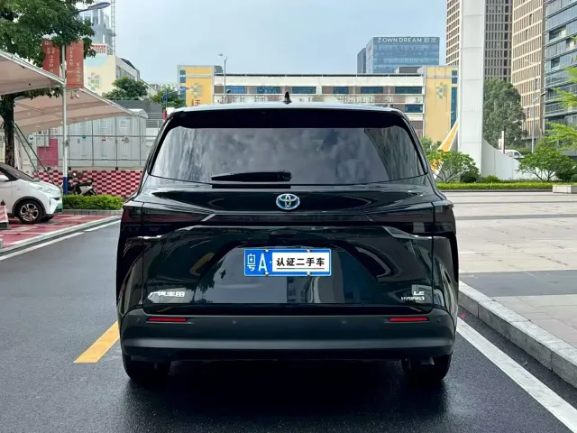 Toyota Sienna — Фото автомобиля 4