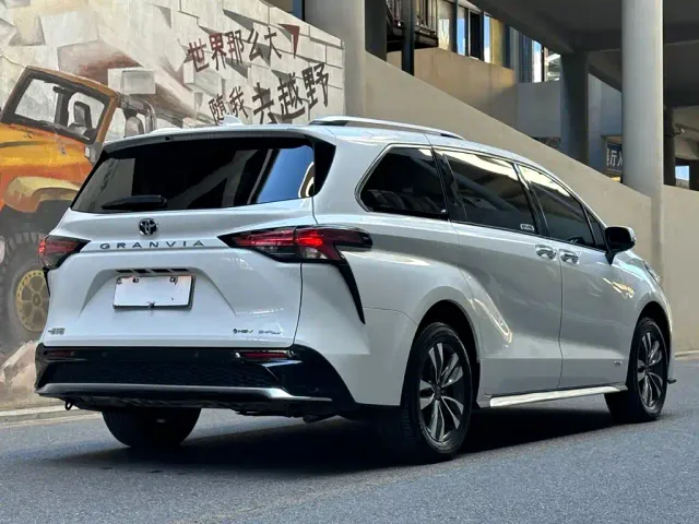 Toyota Granvia — Фото автомобиля 5