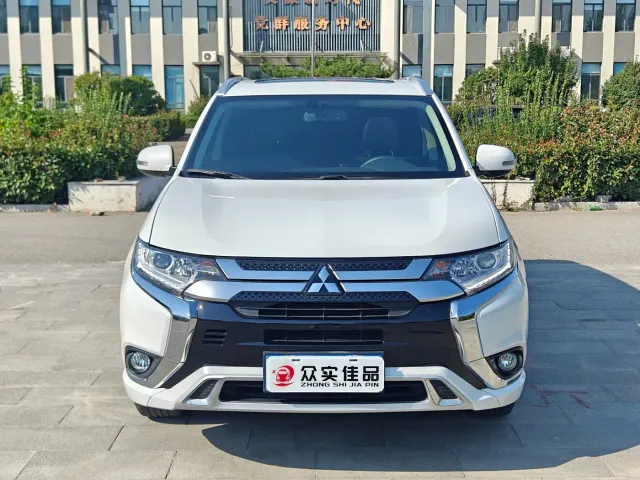 Mitsubishi Outlander — Фото автомобиля 2