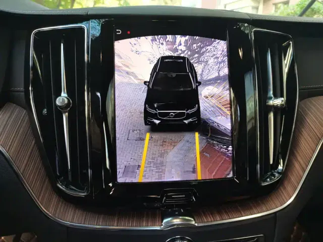Volvo XC60 — Фото автомобиля 9