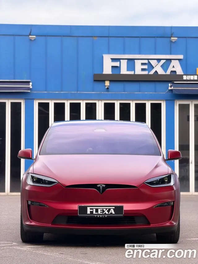 Tesla Model X — Фото автомобиля 3