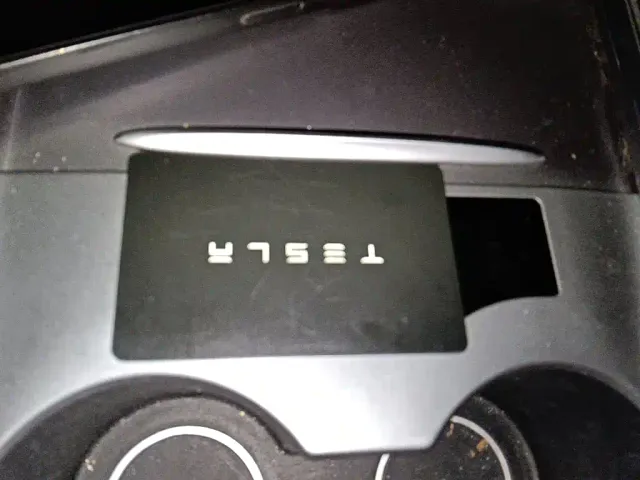 Tesla Model Y — Фото автомобиля 9