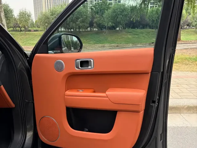 Li Auto L8 — Фото автомобиля 11