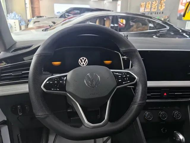 Volkswagen Tiguan L — Фото автомобиля 14