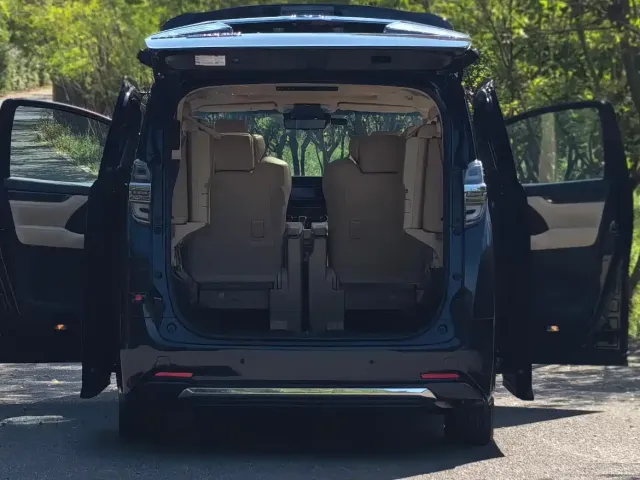 Toyota Vellfire 2021 Crown Hybrid 2.5L HV Supreme Edition — Фото автомобиля 7