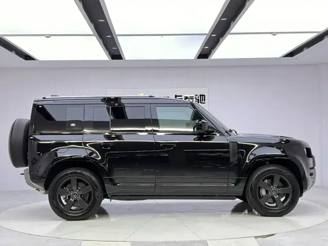 Land Rover Defender — Фото автомобиля 6