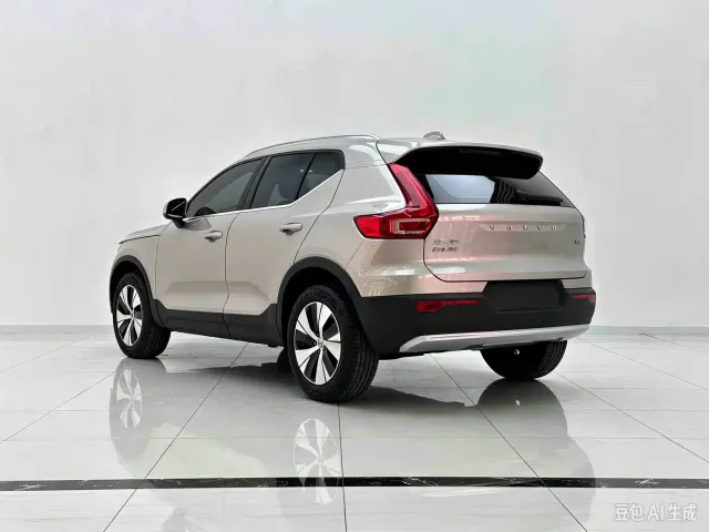 Volvo XC40 — Фото автомобиля 5