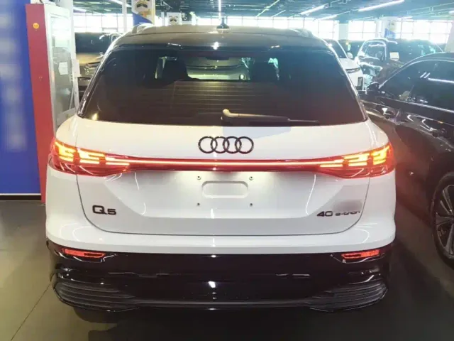 Audi Q5 e-tron — Фото автомобиля 5