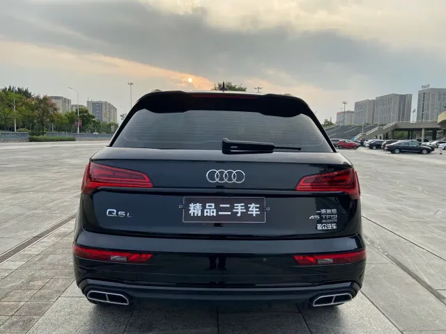 Audi Q5L — Фото автомобиля 5