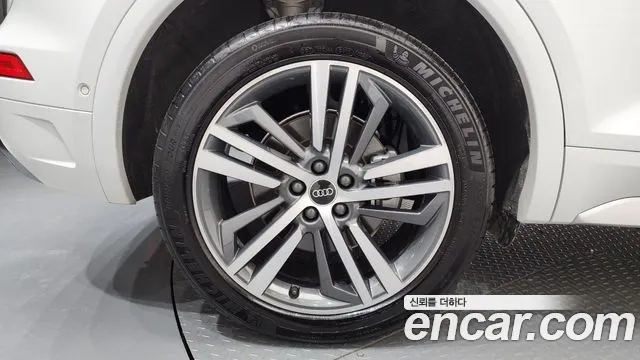 Audi Q5 45 TFSI quattro Premium — Фото автомобиля 5