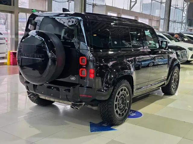 Land Rover Defender — Фото автомобиля 6
