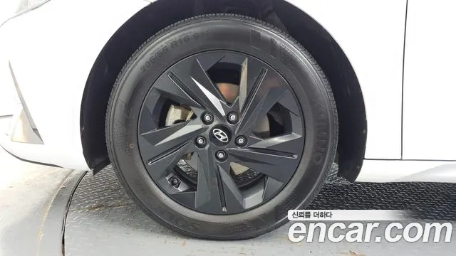 Hyundai Avante — Фото автомобиля 5