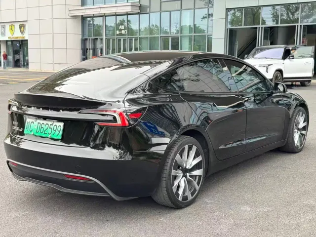 Tesla Model 3 — Фото автомобиля 28