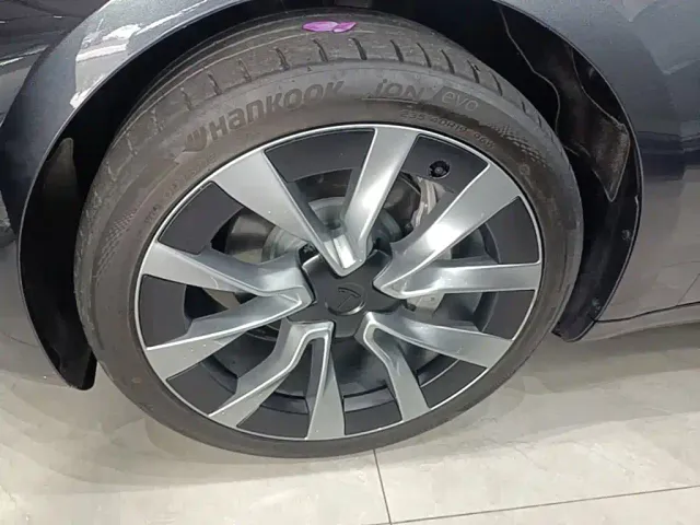 Tesla Model 3 — Фото автомобиля 22