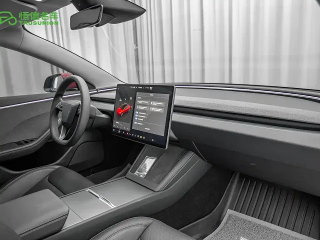 Tesla Model 3 — Фото автомобиля 13
