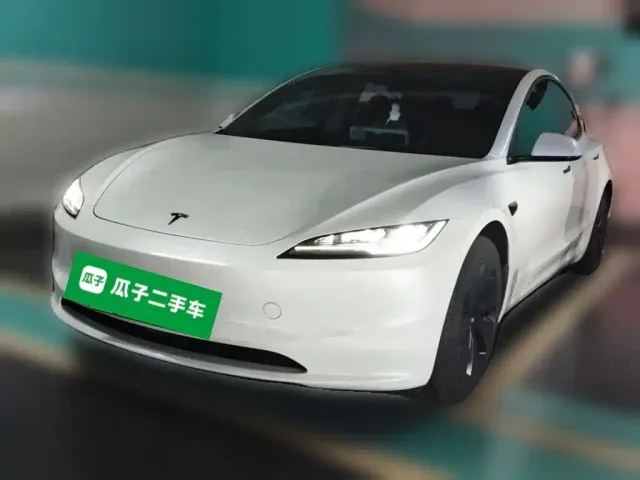 Фотография автомобиля — Tesla Model 3