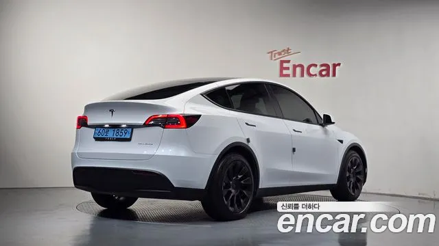 Tesla Model Y — Фото автомобиля 2