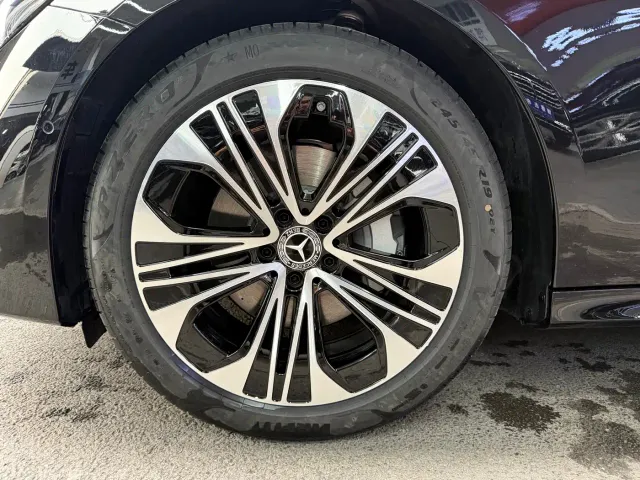 Mercedes-Benz E-Class — Фото автомобиля 5