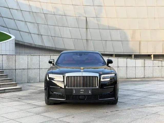 Rolls-Royce Ghost — Фото автомобиля 2