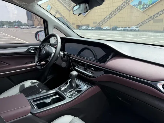 GAC Trumpchi M6 — Фото автомобиля 16