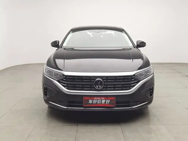 Volkswagen Passat — Фото автомобиля 3