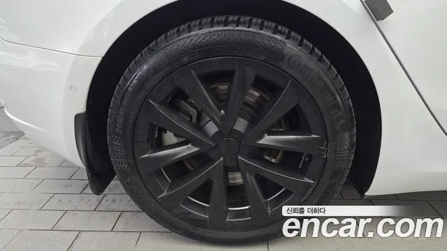 Tesla Model 3 — Фото автомобиля 5