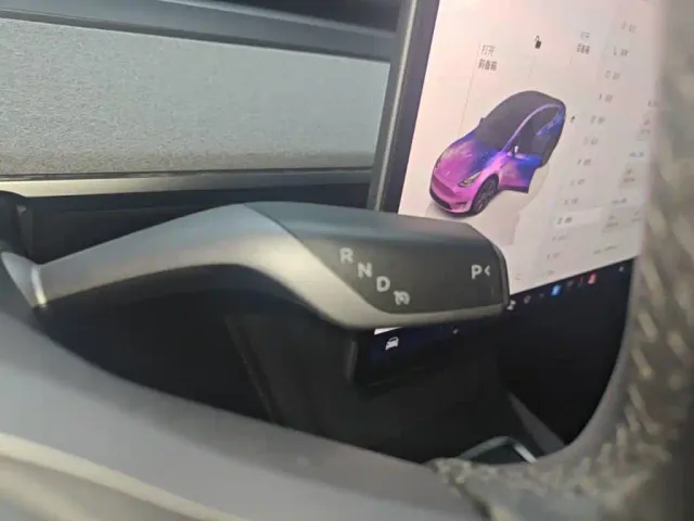 Tesla Model Y — Фото автомобиля 13