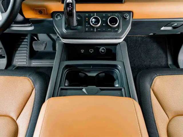 Land Rover Defender — Фото автомобиля 19