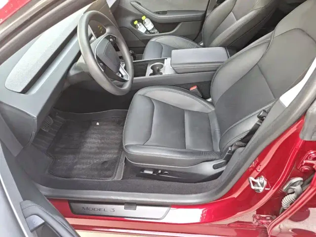 Tesla Model 3 — Фото автомобиля 14