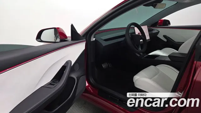 Tesla Model 3 — Фото автомобиля 8