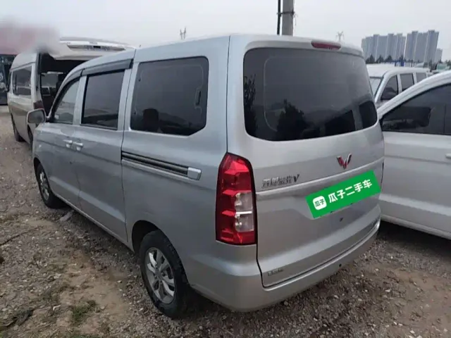 Wuling Hongguang V — Фото автомобиля 4