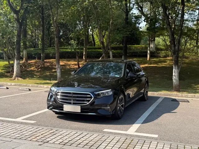 Фотография автомобиля — Mercedes-Benz E-Class