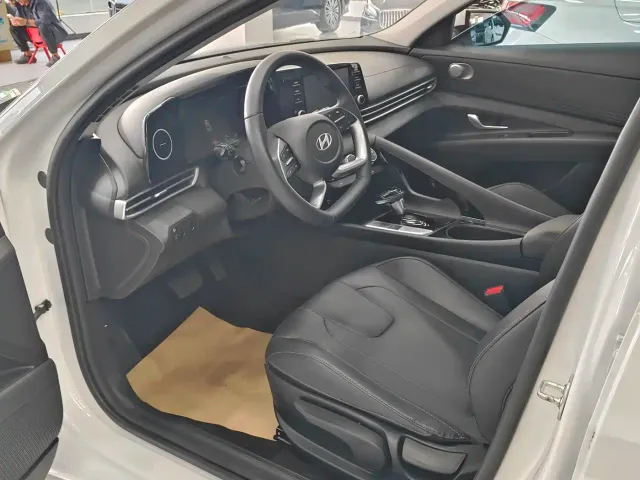 Hyundai Elantra — Фото автомобиля 4