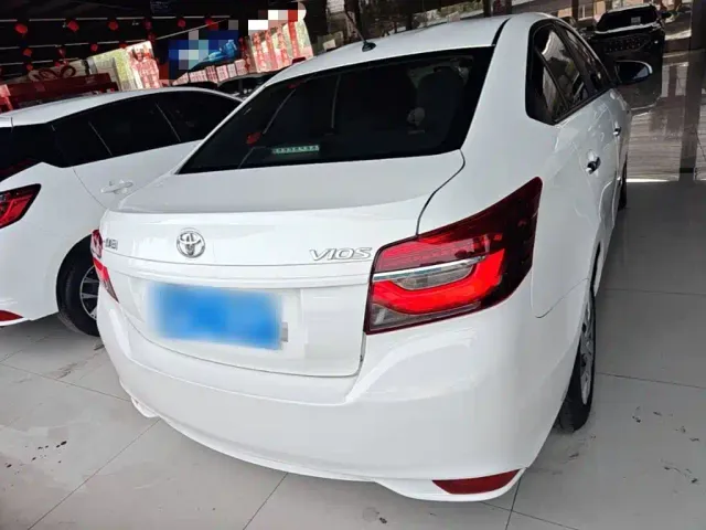 Toyota Vios — Фото автомобиля 5