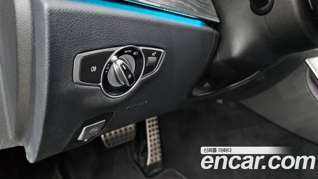 Mercedes-Benz E-Class — Фото автомобиля 27