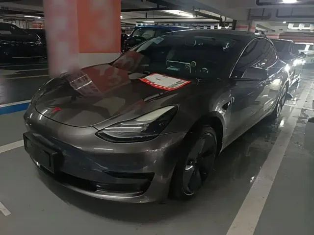 Фотография автомобиля — Tesla Model 3