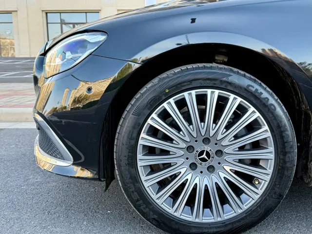 Mercedes-Benz E-Class — Фото автомобиля 12